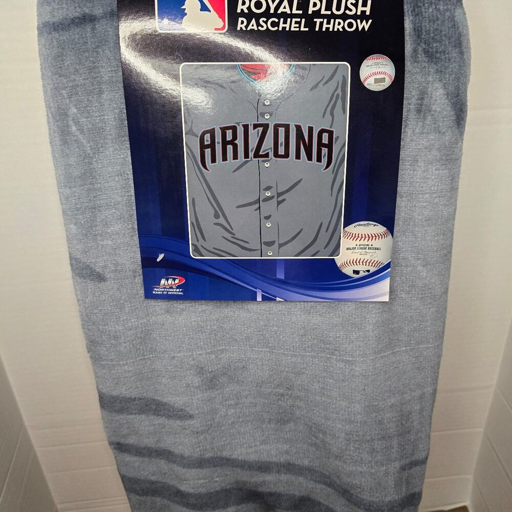 Royal Plush Raschel Throw Arizona Official MLB 50 × 60 NWT